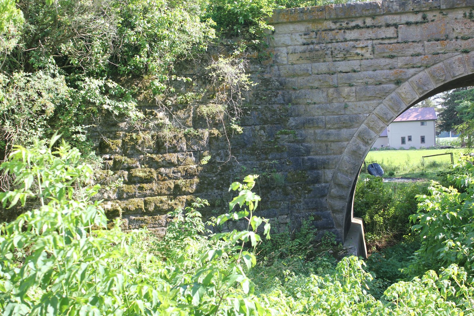 Wing wall